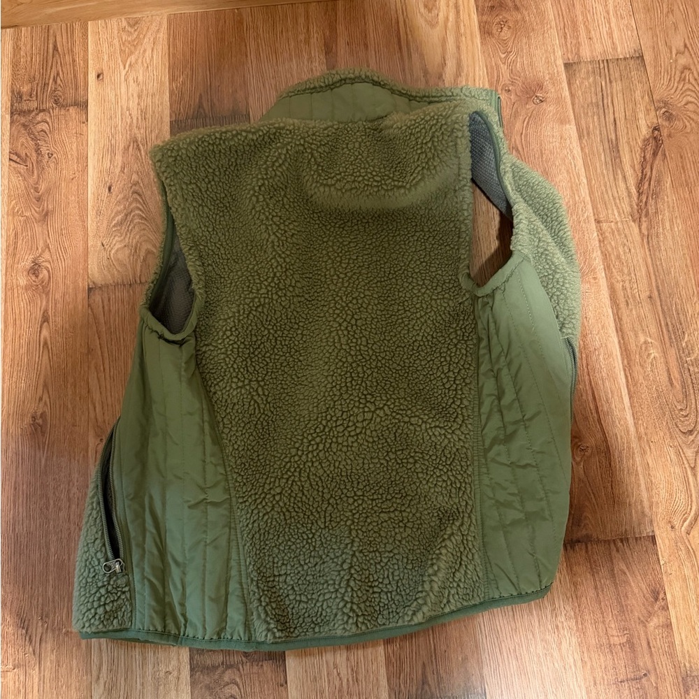 Patagonia Green Fleece Vest - Picture 3 of 3